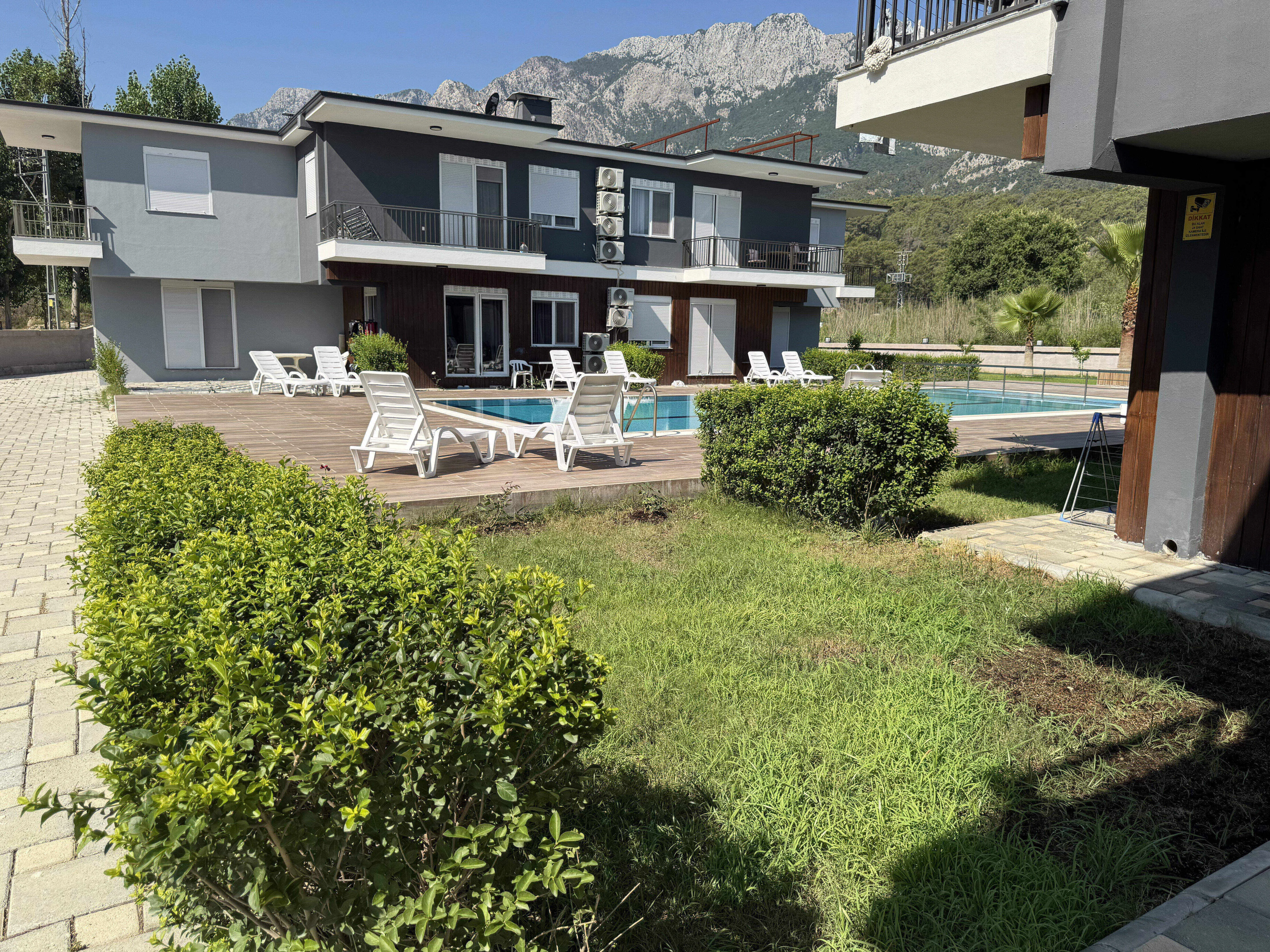 Shared swimming pool with Taurus mountain view at Palmiye Home Kemer Göynük